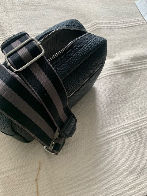 Luxury Classic Purse Wide Fabric Strap Crossbody (Black)