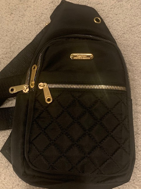 Chic Sling Bag in Black